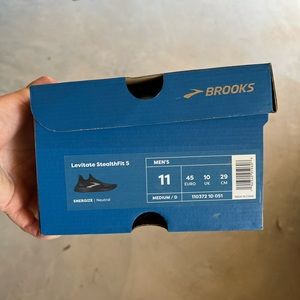 Brooks Mens levitate Stealth fit 5 Sneakers
